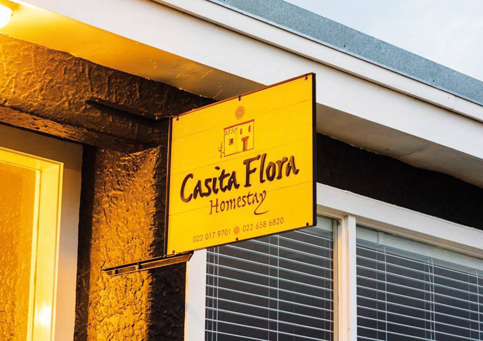 Casita Flore sign